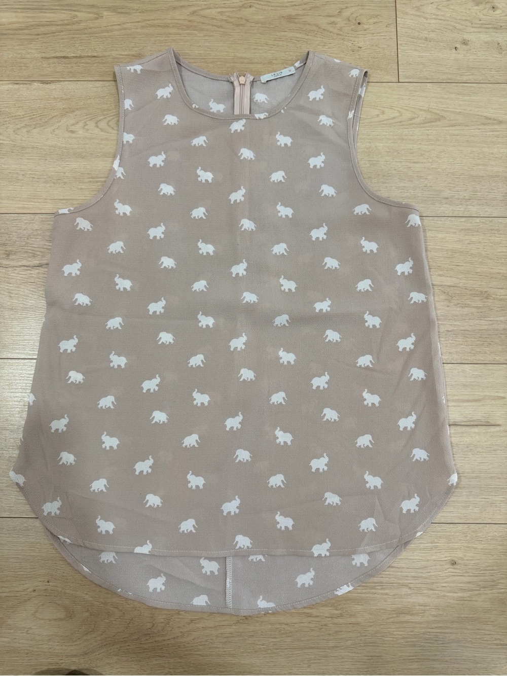 Le Lis Taupe Sleeveless Tank with White Elephant Print 🐘